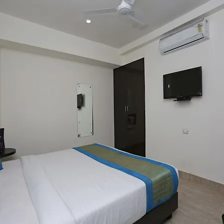 Oyo 12171 Hotel Sky View